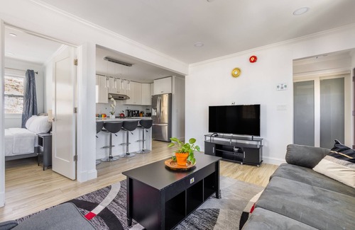 Hastings-On-Hudson House | LUXE 3BD/2BA 29 min>NYC w/Parking & deck