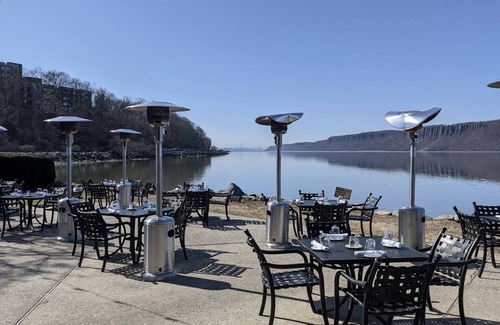 Hastings-On-Hudson House | LUXE 3BD/2BA 29 min>NYC w/Parking & deck