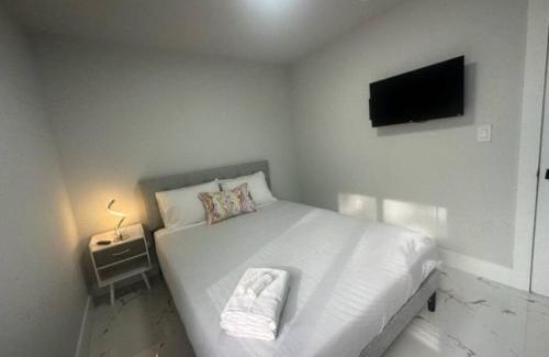 Little Haiti Villa | Luxe 3bed 3 bath minutes from Wynwood & design art district