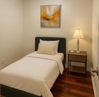 Downtown Mississauga Apartment | Luxe 3BR 2 Bath Condo Steps from Square one Mall