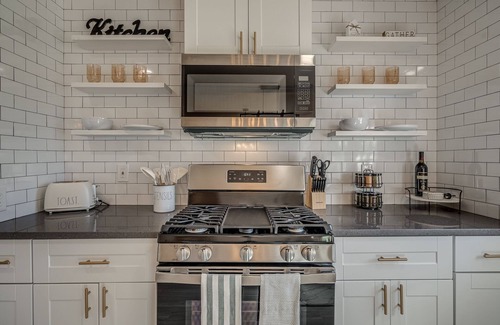 Central Oklahoma City House | Luxe 3BR Farmhouse-style Home Near Lake Hefner