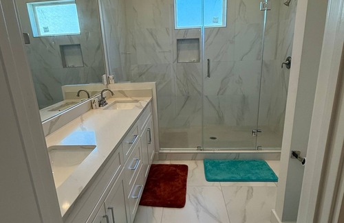 North Houston Apartment | Luxe 3BR for Families Nurses and Group