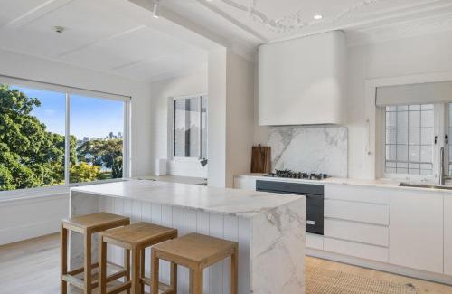 Darling Point Apartment | Luxe 3BR Full-Floor Suite with Views Darling Point