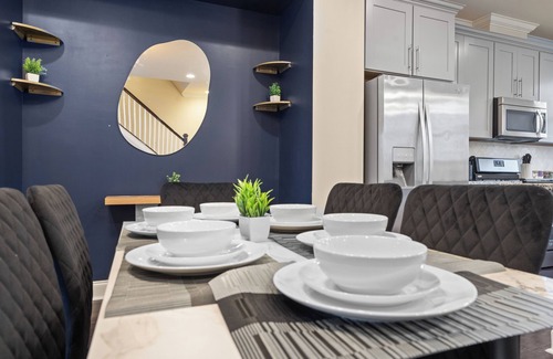 Charlotte House | Luxe 3BR Townhouse in Camp North End