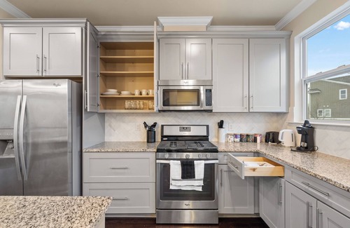 Charlotte House | Luxe 3BR Townhouse in Camp North End