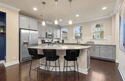Charlotte House | Luxe 3BR Townhouse in Camp North End