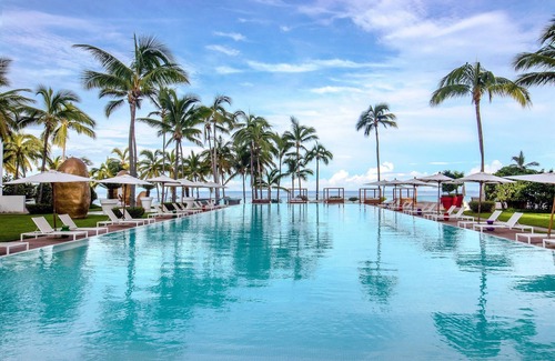 North Hotel Zone Condo | LUXE 4000 sqft|On The Beach|Wraparound Deck|Views