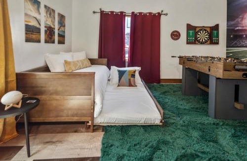 Lincoln House | Luxe 4bd - Movie, Games - Centrally Located
