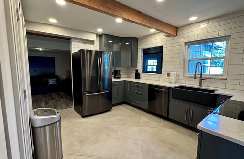 Shore Acres House | Luxe 4BR 2.5B Treetop Beach Escape Sleeps 10 Near #1 Beaches & Downtown St. Pete