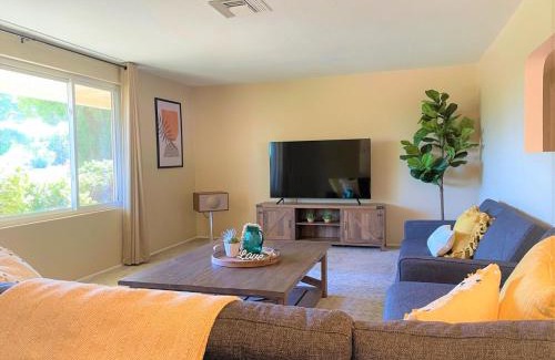 Sierra Vista House | Luxe 4BR 2BTH l Pool & Grill l Central Location l Mountain View l Family Vacation l RV Site