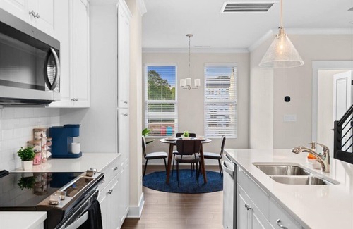 Charlotte House | Luxe 4BR King Townhouse w/Rooftop—in Uptown CLT!