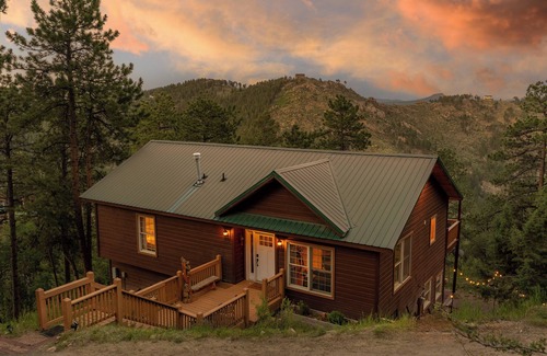 Bailey House | Luxe 4BR Mountain Getaway Stunning Views Hot Tub Theater & Games- Pet Friendly