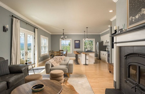 Black Hawk House | Luxe 4BR Mtn Retreat-Stunning Views-Ski/Hike