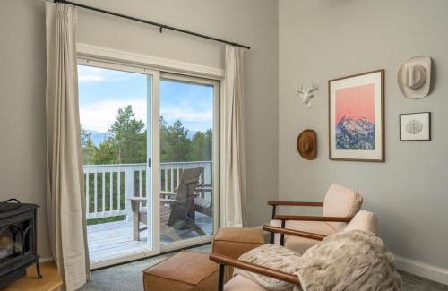 Black Hawk House | Luxe 4BR Mtn Retreat With Stunning Views Near Ski AndHikes