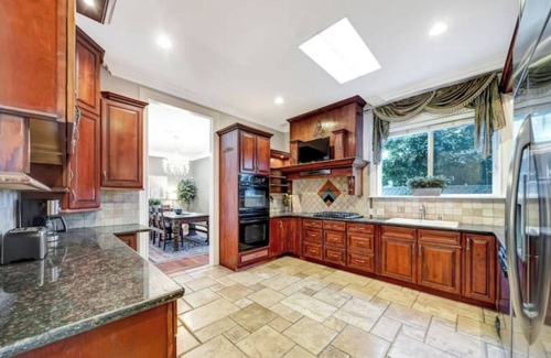 Encino House | Luxe 5BR Villa w/Pool+Games Room-Amazing Location!