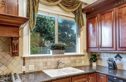 Encino House | Luxe 5BR Villa w/Pool+Games Room-Amazing Location!