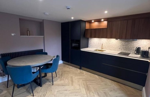 Bowness-on-Windermere House | Luxe 7 Bed, 6 Bath, Pet Friendly, Parking + EV