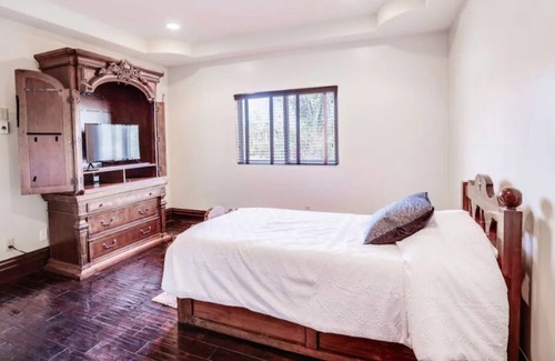 Fullerton House | Luxe Air Home