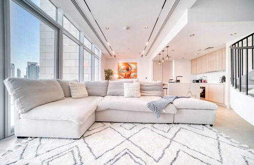Bur Dubai Apartment | Luxe and Modern Duplex in DIFC