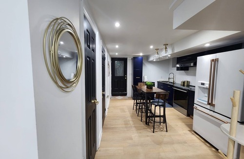 Caledon House | Luxe Apartment in Caledon