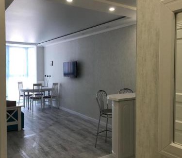 Pozniaky Apartment | Luxe Apartment on Drahomanova