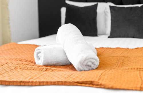 Cradley Apartment | Luxe Apartment - Rowley Regis - Parking - Top Rated - Netflix - Wifi - 49BG