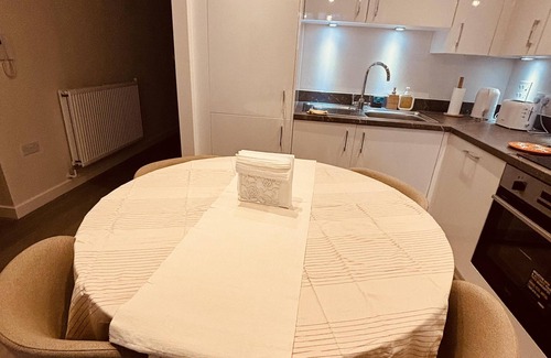 Marlborough Apartment | Luxe Apartment - Stylish 2 Bedroom Apartment