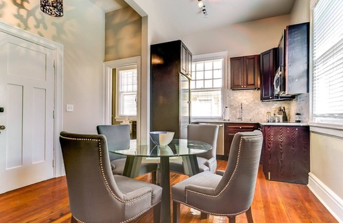 Faubourg Livaudais Bed & Breakfast | Luxe Balcony Views of New Orleans Garden District