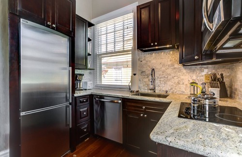 Faubourg Livaudais Bed & Breakfast | Luxe Balcony Views of New Orleans Garden District