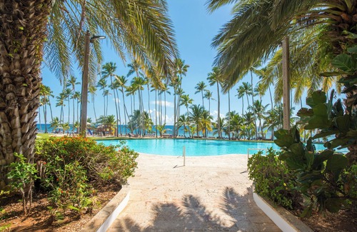 Villas Del Mar Apartment | Luxe Beachfront Retreat – Pool & Private Beach – Gym and Sauna