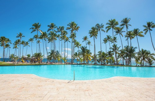 Villas Del Mar Apartment | Luxe Beachfront Retreat – Pool & Private Beach – Gym and Sauna