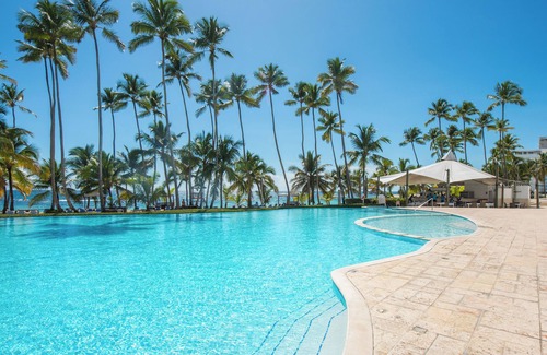 Villas Del Mar Apartment | Luxe Beachfront Retreat – Pool & Private Beach – Gym and Sauna