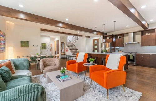 Central District House | Luxe Beautiful Large Home - Central District