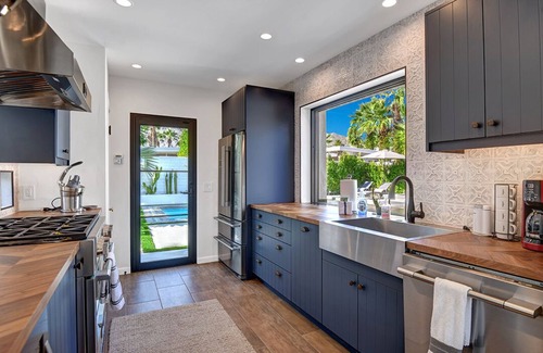 Warm Sands House | Luxe Bungalow - Indoor and Outdoor Paradise!