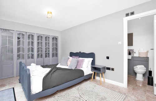 Worthing House | Luxe Bungalow w/Hot tub, Games