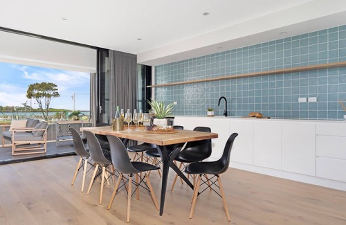 Lake Illawarra House | Luxe by the Lake – stunning water views