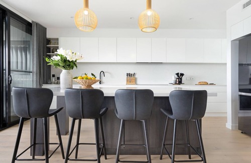Lake Illawarra House | Luxe by the Lake – stunning water views