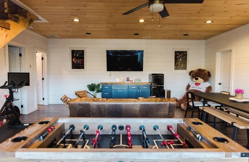 Epworth Cabin | Luxe Cabin 3 Kings, Hot Tub, Views Blue Ridge