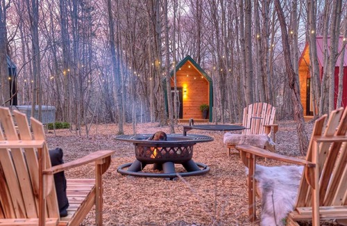 Portland House | Luxe Cabin /Hot Tub / EV Charger