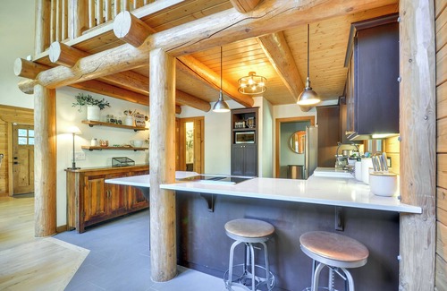 Gaston Cabin | Luxe Cabin in the Woods: Walk to Lake!
