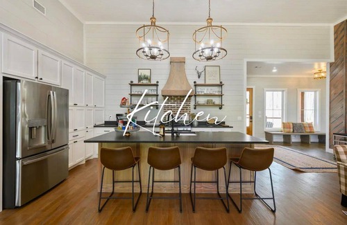 Broken Bow Cabin | Luxe Cabin w/Heated Pool, Hot Tub & Games