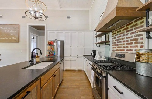 Broken Bow Cabin | Luxe Cabin w/Heated Pool, Hot Tub & Games