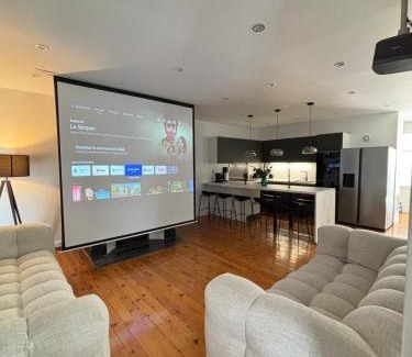 Victor Hugo District Apartment | Luxe Capitol-Parking & Clim & Jacuzzi & Ascenseur 122m2