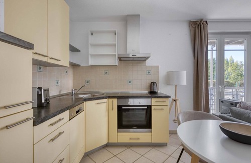 Cents Apartment | Luxe Cents Studio w/Balcony & Elevator, nr Bus Station, by Blueground