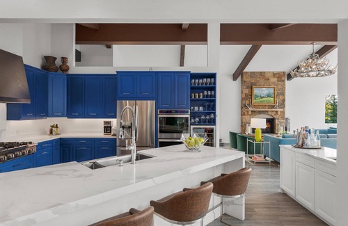 Snowmass Village House | Luxe Chalet: Jaw-Dropping Views of Mountains! Summer Garden Terrace