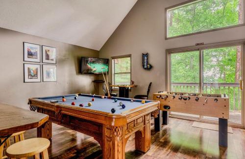 Pigeon Forge House | Luxe & Charming Gem near Dollywood - Hot Tub & View