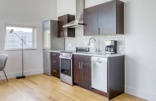 Cherry Creek Apartment | Luxe Cherry Creek Studio w/ Lounge, W/D near 2nd Ave shops, by Blueground