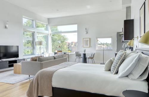 Cherry Creek Apartment | Luxe Cherry Creek Studio w/ Lounge, W/D near 2nd Ave shops, by Blueground