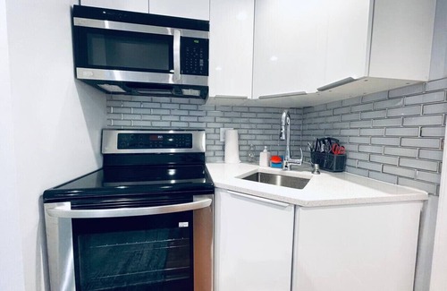 Rittenhouse Row Apartment | Luxe City Hall Suite by Rittenhouse Square