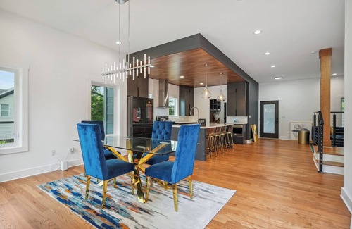 Summerhill House | Luxe City Oasis in the Heart of Downtown